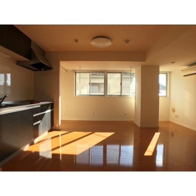 フローラガーデンの居間・リビング