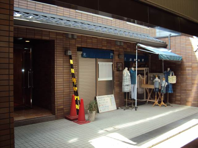 リバーパレス白川のエントランス