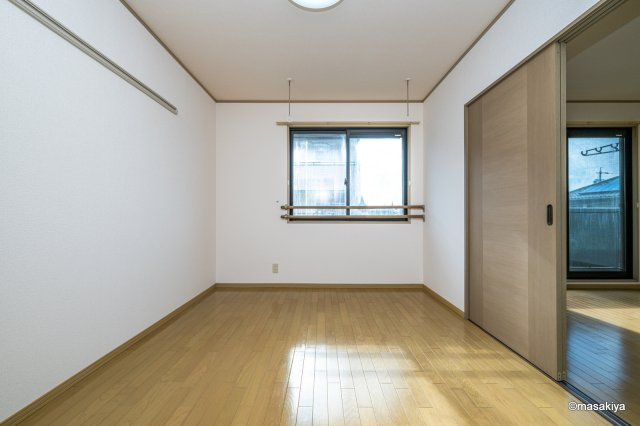 ライジング・エムの洋室