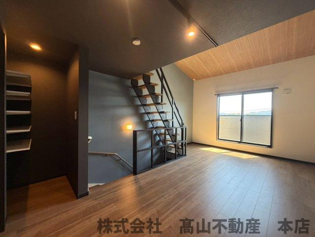 ガレージハウス旭台の居間・リビング