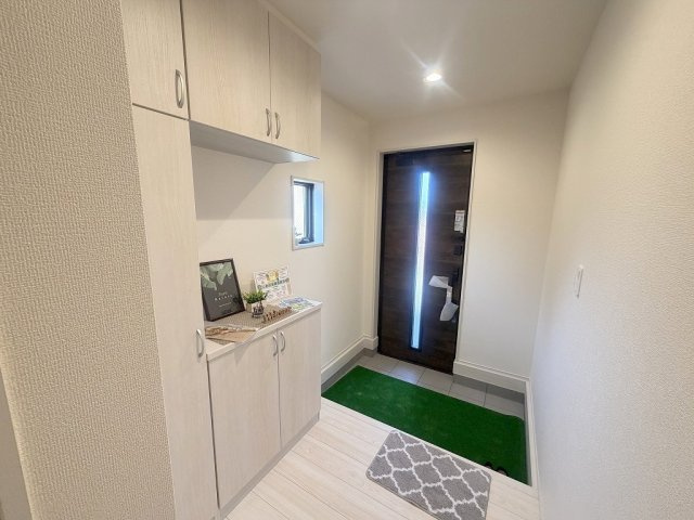三郷市新和2丁目　新築戸建　全3棟　1号棟の玄関|同施工会社の参考写真になります。