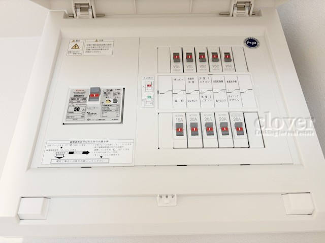 【発電・温水設備】 | 大森山王センチュリーマンション | 室内の電気配線はここから集配されています。いわば家庭内の「司令塔」的な設備。アンペア数のご確認もお忘れなく。～即日のご見学可能～　お問合せはお気軽にどうぞ。
