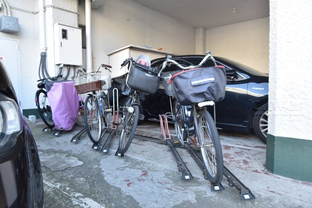 【駐輪場】 | 大森山王センチュリーマンション | 自転車置き場。マンションの共用部にあたります。空きの有無や駐輪料金、各戸の台数制限などについては、改めてお問い合わせください。～即日のご見学可能～　お問合せはお気軽にどうぞ。
