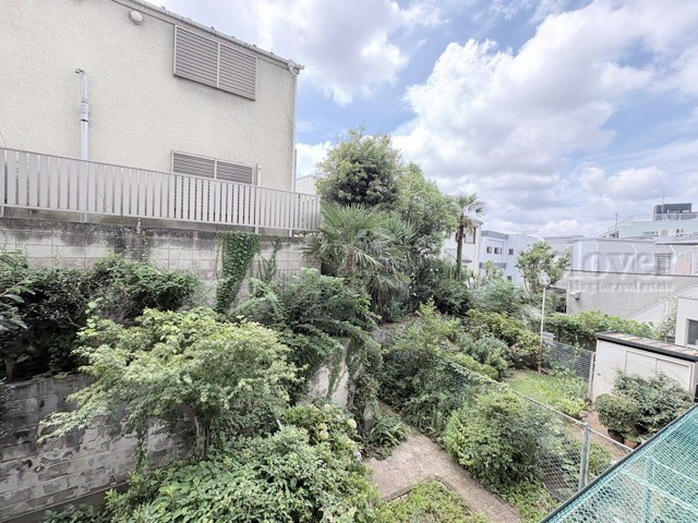 【展望】 | 大森山王センチュリーマンション | 眼前に広がる空の雄大さと、このお部屋の自慢の一つである「眺望」をご覧ください。毎日、この景色を独り占めできる新生活に夢が広がります。～即日のご見学可能～　お問合せはお気軽にどうぞ。
