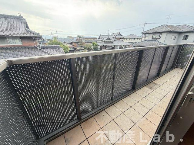 ヒルビレッジ　Ａのバルコニー|※反転タイプのお写真です。