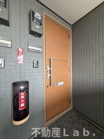 ヒルビレッジ　Ａのエントランス|※反転タイプのお写真です。