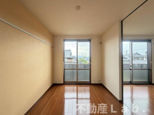 ヒルビレッジ　Ａの洋室|※反転タイプのお写真です。