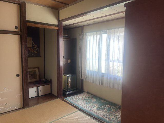 呉市天応塩谷町中古戸建の玄関