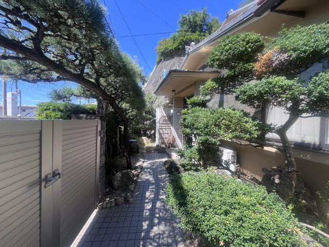 呉市天応塩谷町中古戸建の庭