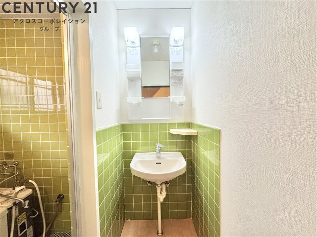 シンプルな洗面台付き