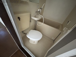 浴室内にトイレがあります！