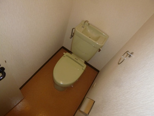 掃除のしやすいシンプルなトイレです！