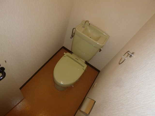 掃除のしやすいシンプルなトイレです！