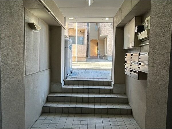 ベルメゾン中川Ⅱ　　のエントランス