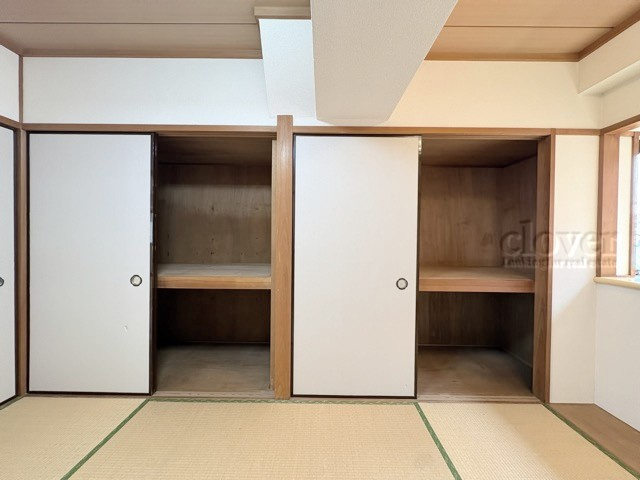 【収納】 | スターパレス北品川 | 壁一面に大きく配された押し入れ収納。たっぷりとした収納力の大きさが魅力です。これだけ大きな収納があれば、スッキリとした部屋が実現できそうです。～即日のご見学可能～　お問合せはお気軽にどうぞ。
