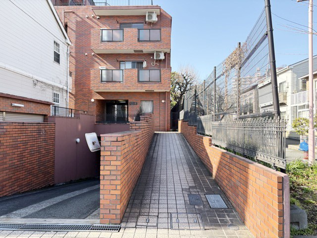 【現況写真】 | スターパレス北品川 | 前面道路と外観の様子です。～即日のご見学可能～　お問合せはお気軽にどうぞ。