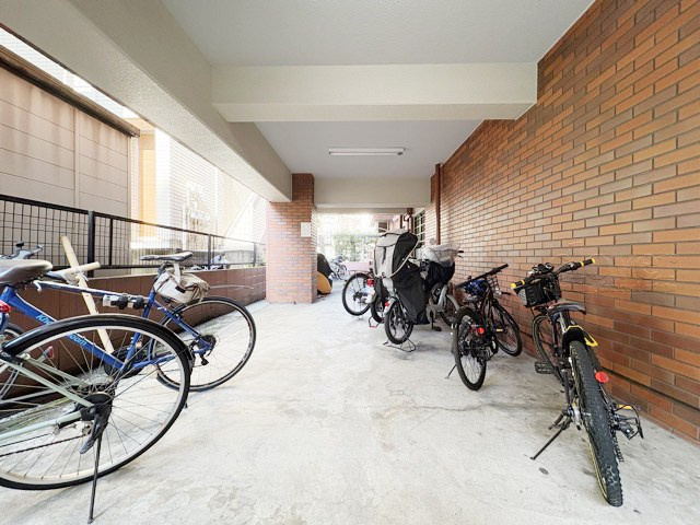 【駐輪場】 | スターパレス北品川 | 自転車置き場。マンションの共用部にあたります。空きの有無や駐輪料金、各戸の台数制限などについては、改めてお問い合わせください。～即日のご見学可能～　お問合せはお気軽にどうぞ。