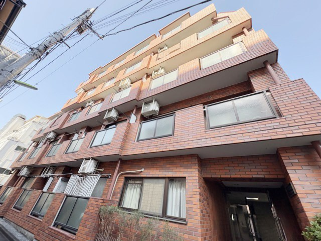 【外観】 | スターパレス北品川 | 手入れの行き届いた外壁やエントランスなど、「見ればわかる」レベルで清潔感を保ったマンションです。築年数を感じさせない姿で皆様をお出迎えします。～即日のご見学可能～　お問合せはお気軽にどうぞ。