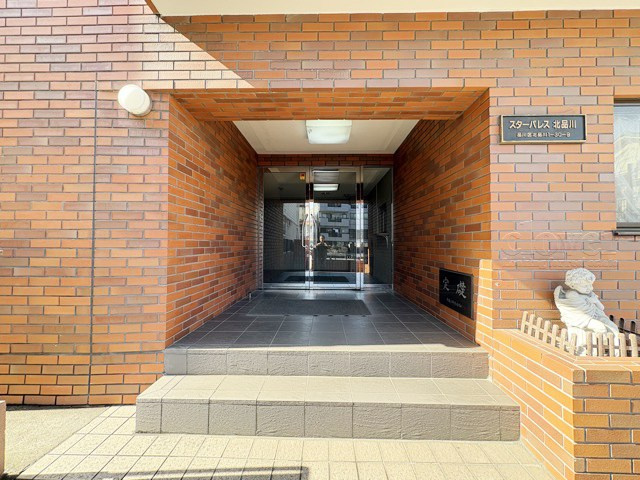 【エントランス】 | スターパレス北品川 | オートロックを備えた、マンションのエントランス。やはりセキュリティの観点は欠かすことができません。皆様を“安全”に送り出し、出迎えてくれます。～即日のご見学可能～　お問合せはお気軽にどうぞ。
