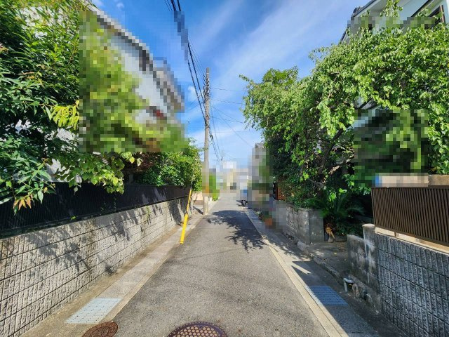 長岡京市一文橋2丁目の前面道路含む現地写真|小学校まで徒歩約8分。お子様の通学も安心です。