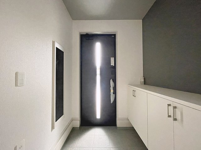 新築戸建・新築建売　郡山市七ツ池町1期　橘小・第三中の居間・リビング|キッチンの前にダイニングテーブルを設置すれば、お料理の配膳もスムーズです！