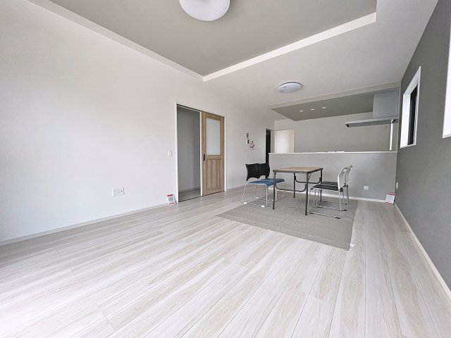 新築戸建・新築建売　郡山市七ツ池町1期　橘小・第三中のキッチン|キッチンはカウンターになっているのでリビング全体を見渡すことができます！