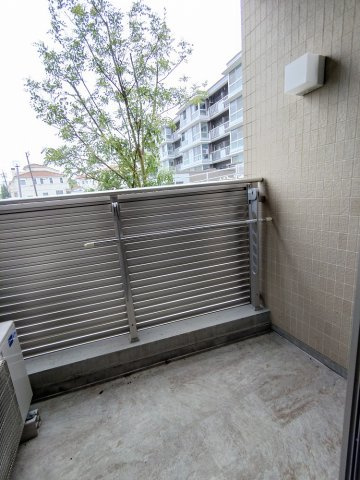 GARDEN HOUSE 大谷町Ⅱのバルコニー|外からの目が気にならないバルコニーで洗濯物が干せます