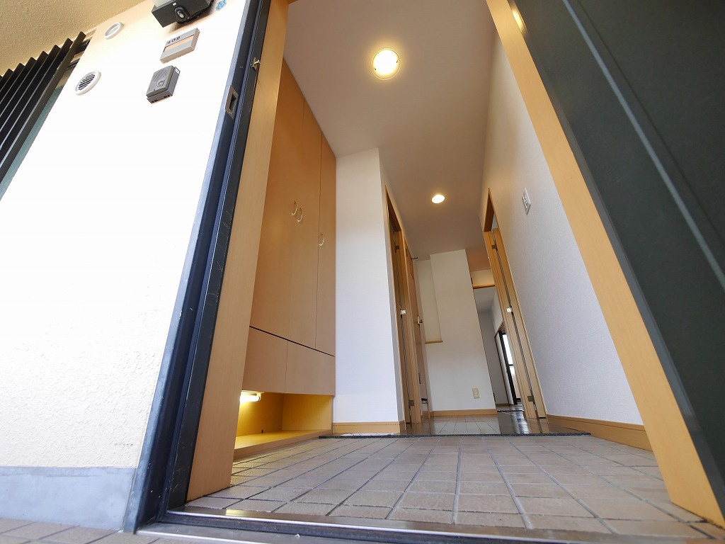 サンコート花山の玄関