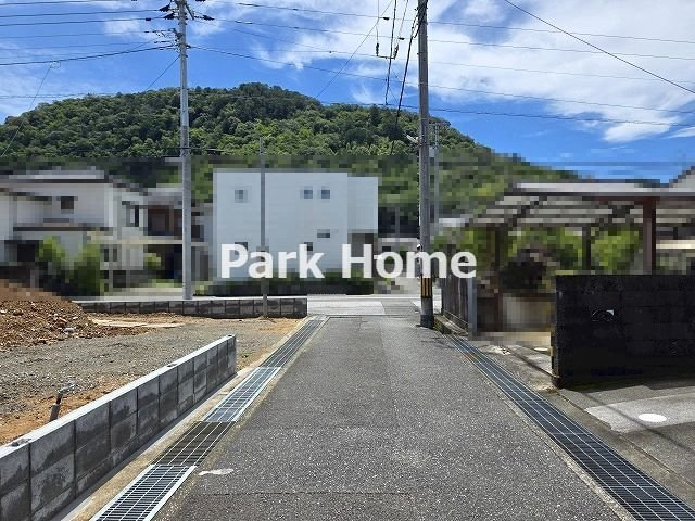 高知市介良　新築戸建ての前面道路含む現地写真