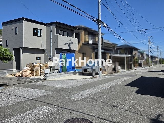 高知市介良　新築戸建ての前面道路含む現地写真
