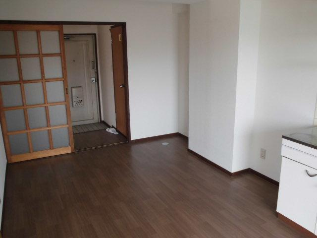 名古屋市昭和区福江１丁目の賃貸マンションの居間・リビング