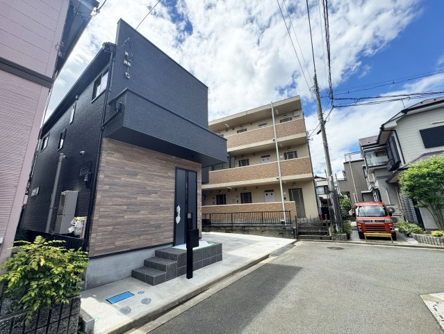 【前面道路含む現地写真】 | 川越市藤間　新築一戸建住宅　全1棟　(ふじみ野店) | 北側4.2mに接道しています。