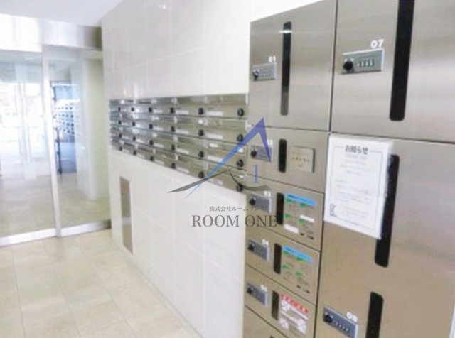 トレゾール亀戸のその他共用部分|集合ポストと宅配ボックスです。