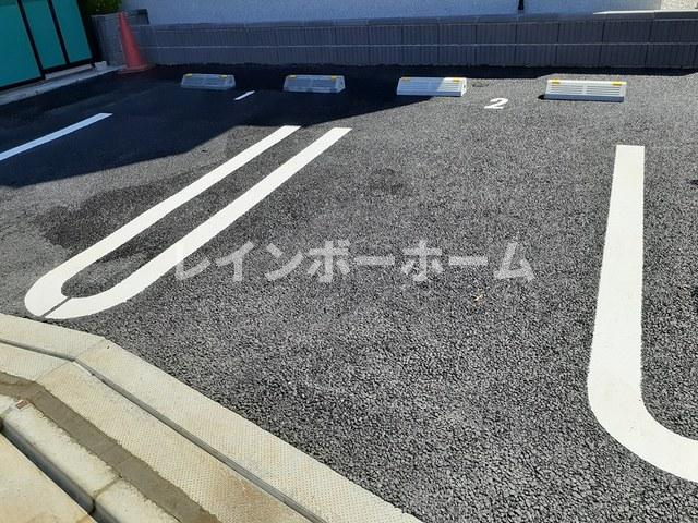 ジェルメＭの駐車場
