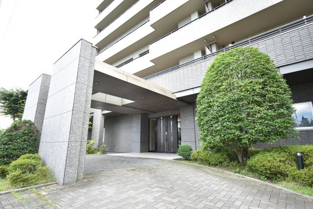 サーパス幸町のエントランス