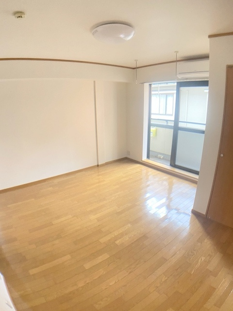 マ・メゾン　ボヌールの居間・リビング|★８帖の明るいお部屋です★