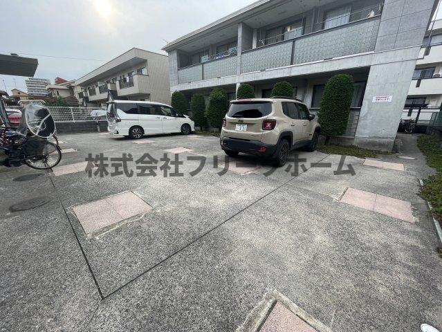 武蔵野市境２丁目の賃貸マンションの駐車場