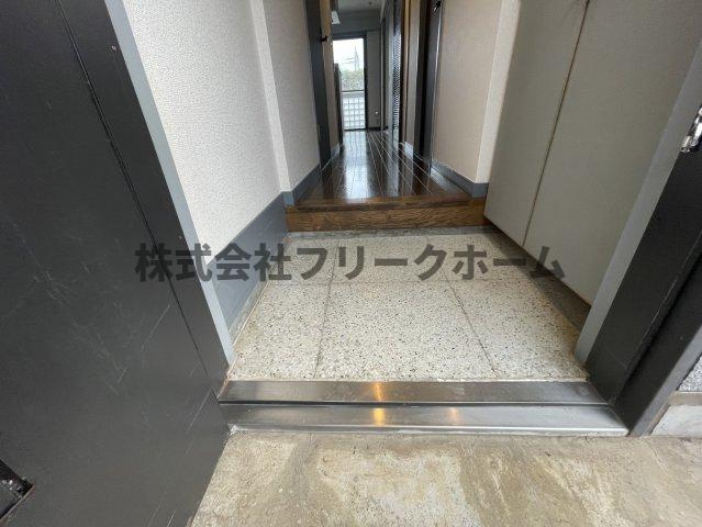 武蔵野市境２丁目の賃貸マンションの玄関