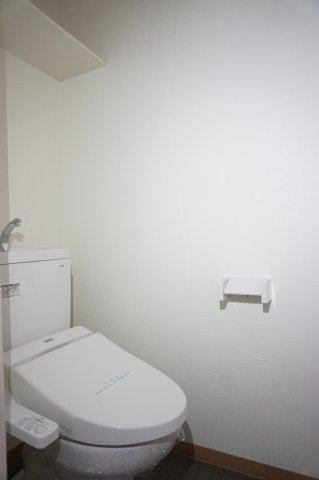 熊本市中央区魚屋町３丁目の賃貸マンションのトイレ