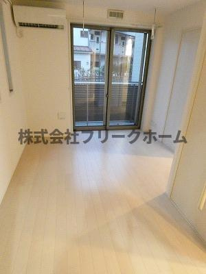 小金井市東町３丁目のアパートの居間・リビング