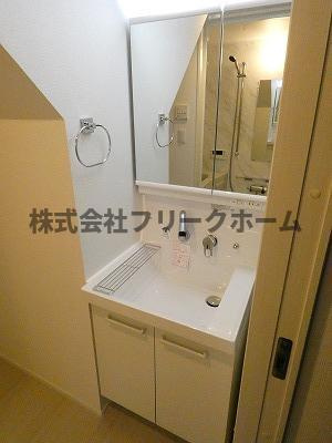 小金井市東町３丁目のアパートの洗面所