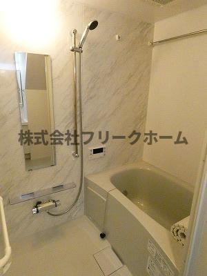 小金井市東町３丁目のアパートの浴室