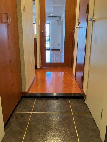 西新テングッドシティSAVOYの玄関|明るい玄関です