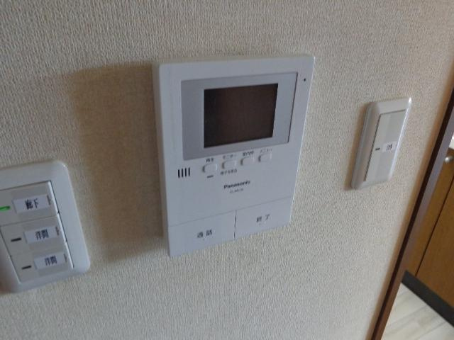 ファミール三条　Ⅰの内装|カメラ付インターホン
