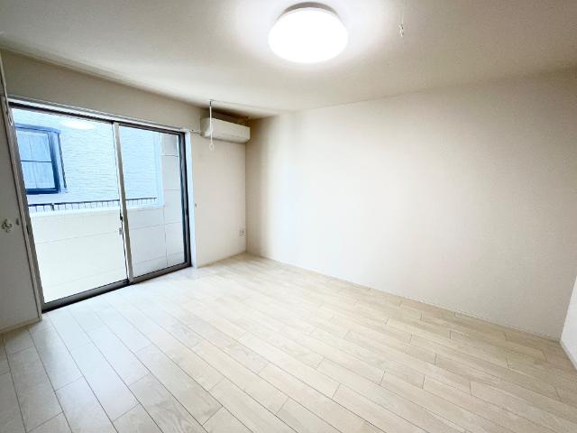 ロココの内装|洋室