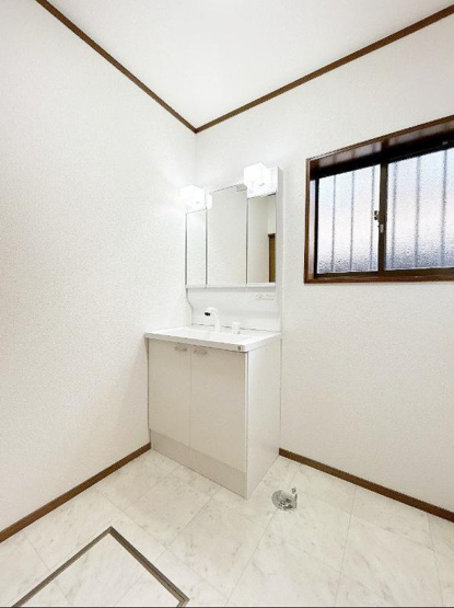 【独立洗面台】 | 土浦市中　中古戸建 | シンプルで使い勝手の良い独立洗面台！