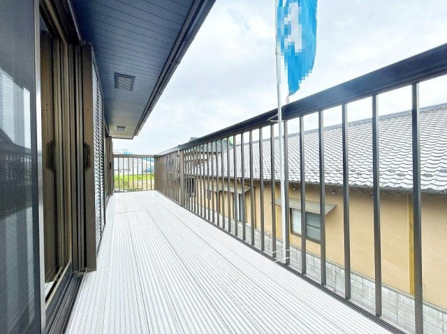 【バルコニー】 | 土浦市中　中古戸建 | 広々としたバルコニー。お洗濯物もぜーんぶ干せちゃいます！！