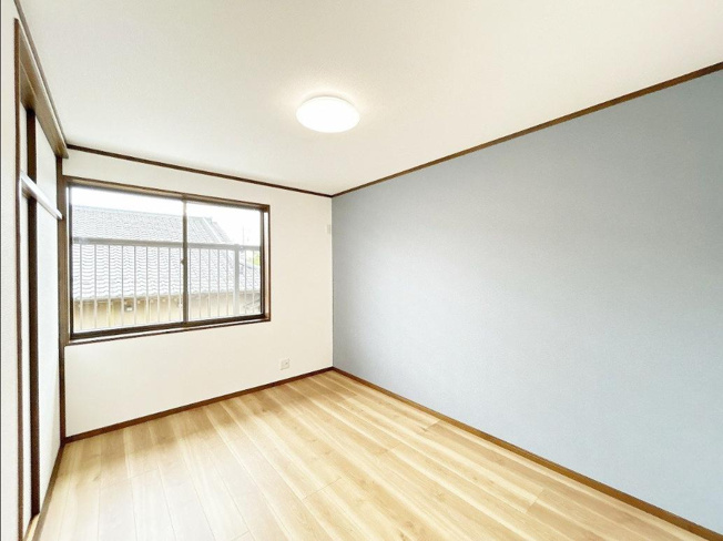 【洋室】 | 土浦市中　中古戸建 | 木の温もりがやさしいフローリング♪