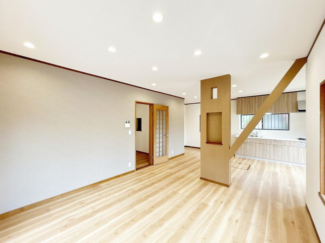 【居間・リビング】 | 土浦市中　中古戸建 | お子様が元気に遊べる広々としたリビングです！