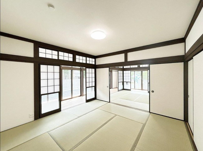 【和室】 | 土浦市中　中古戸建 | 扉を閉じれば来客用のお部屋として！開いて広い空間を作れば、お子様の遊び部屋として使えます！